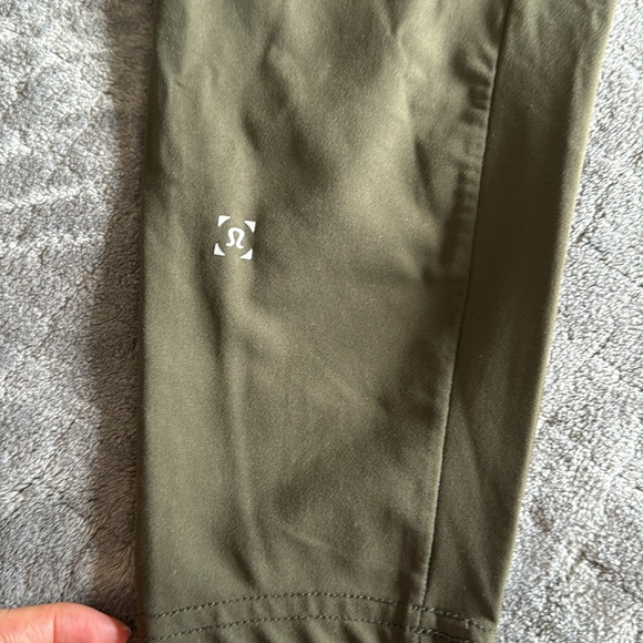 Lululemon HEMMED In Mind Pant Size Small - Picture 3 of 5